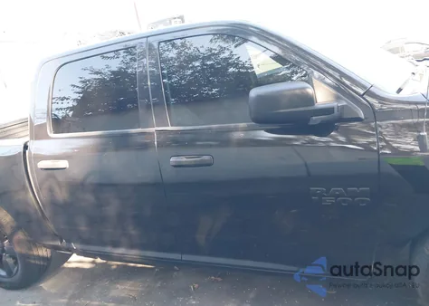 2017 Ram 1500 Express 4X2 5'7 Box z USA, uszkodzony, nr VIN 1C6RR6KG7HS556517